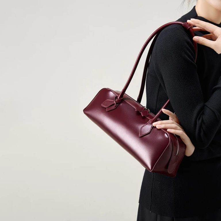 Léonie™ Baguette – Parisian Elegance in a Sleek Silhouette