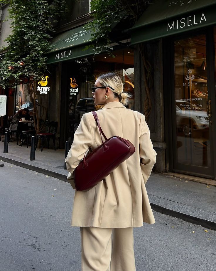 Camélia™ Baguette – Sculptural Elegance with Timeless Refinement