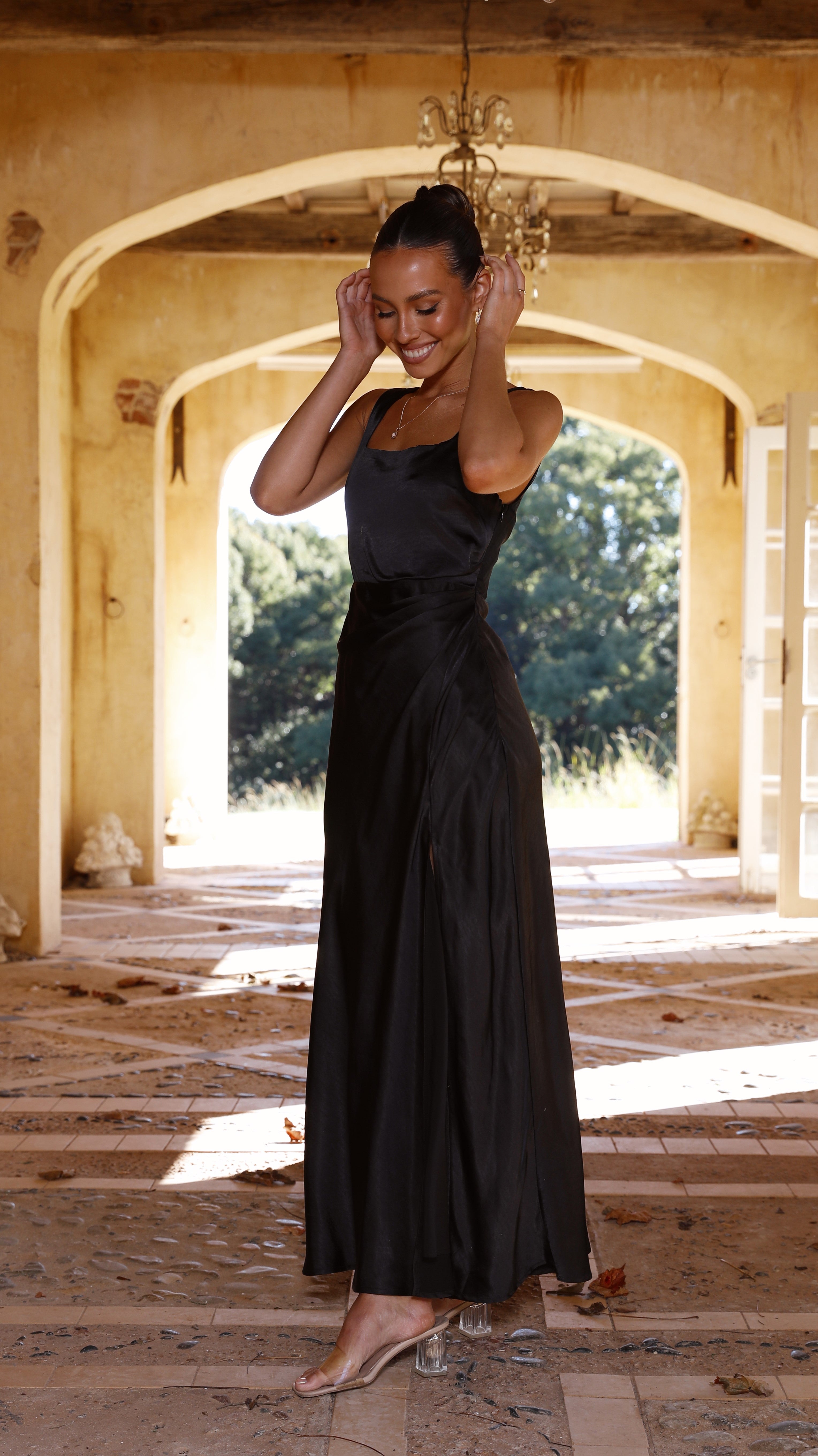 Alaria Maxi Dress – Sleek Elegance with Effortless Glamour