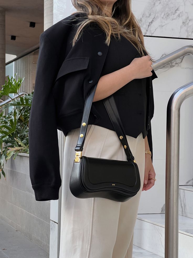 Jhora™ Shoulder Bag – Minimalist Elegance with Modern Versatility